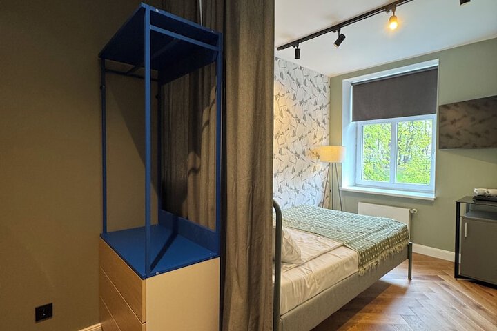 Room 12 of 21
