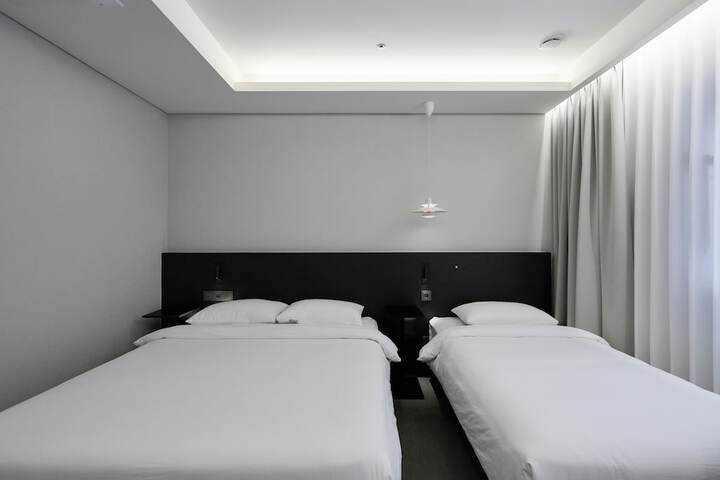 Room 12 of 66