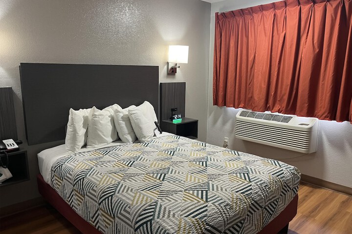 Room 9 of 19