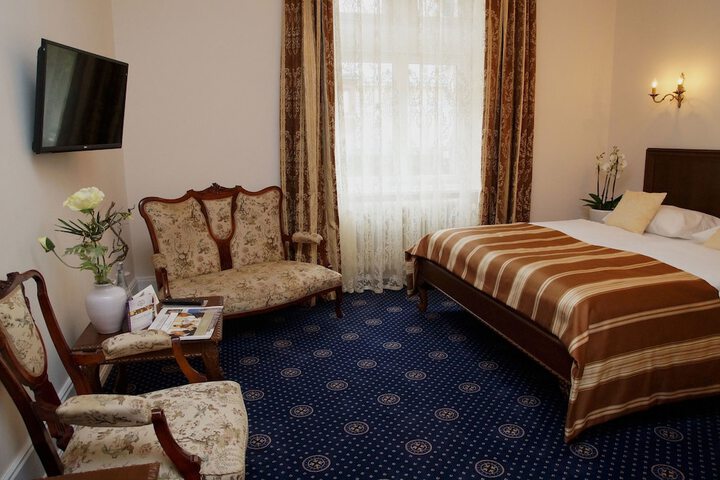 Room 15 of 114