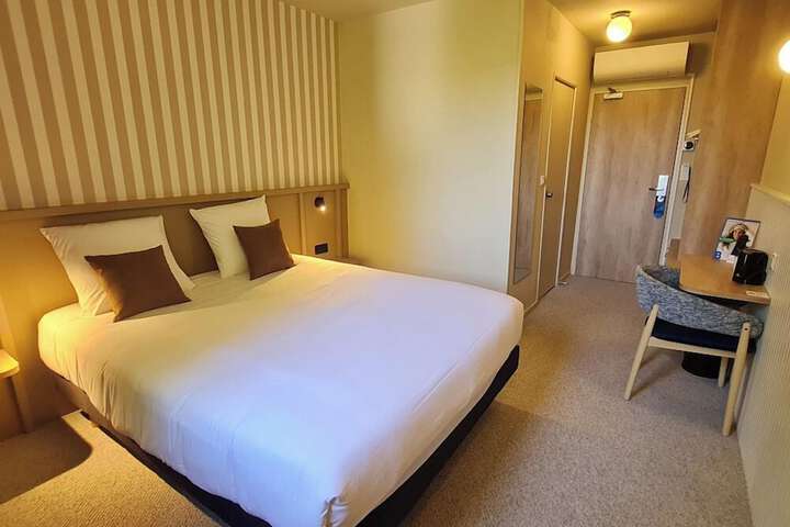 Room 35 of 61