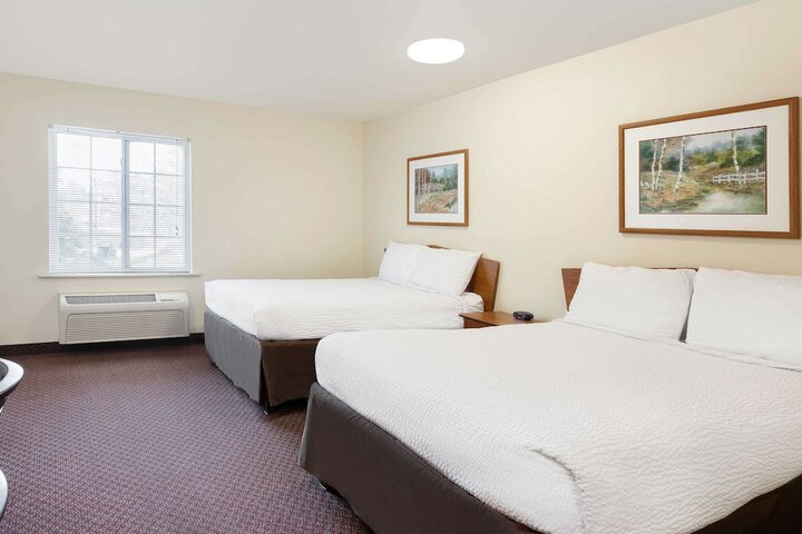 Queen Bed Accessible (3 of 8)