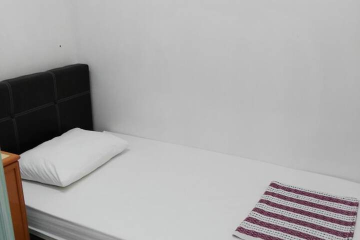 Room 13 of 96