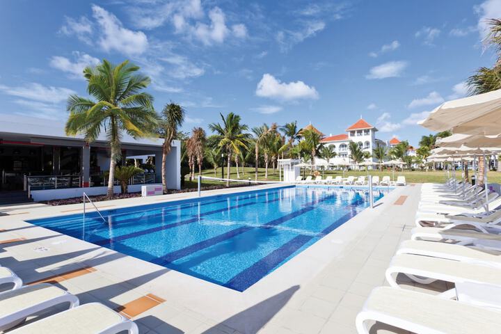 Hotel with Pool