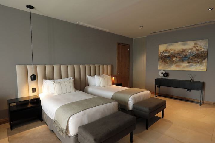 Room 10 of 19