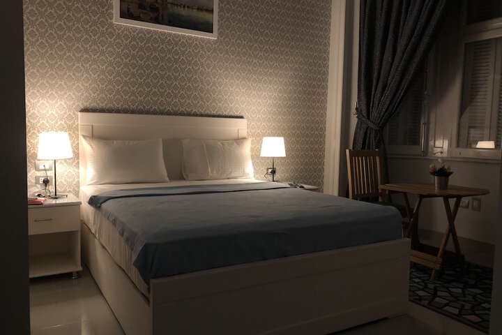 Room 16 of 32