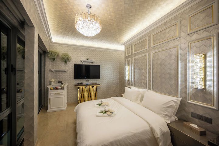 Room 16 of 36