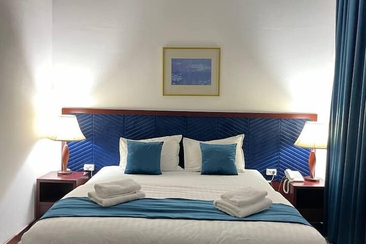 Room 10 of 27