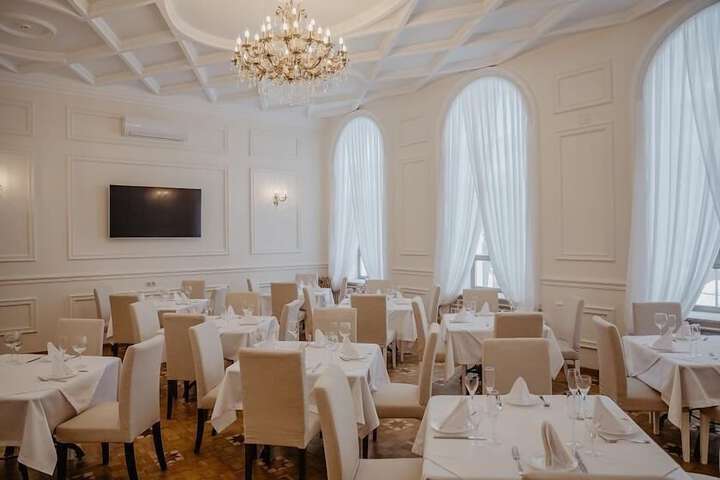Ballroom/Hall 35 of 46