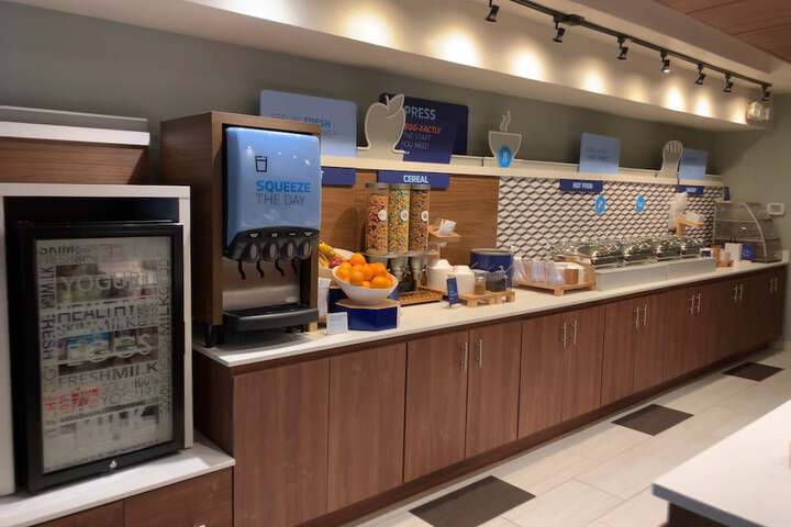 Breakfast/Coffee Service 32 of 44