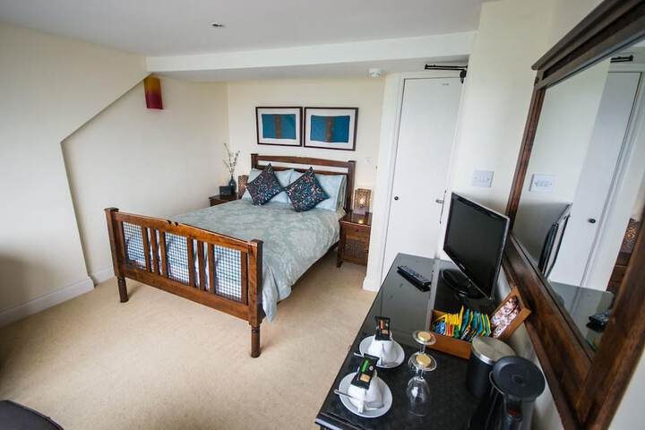 Room 6 of 47