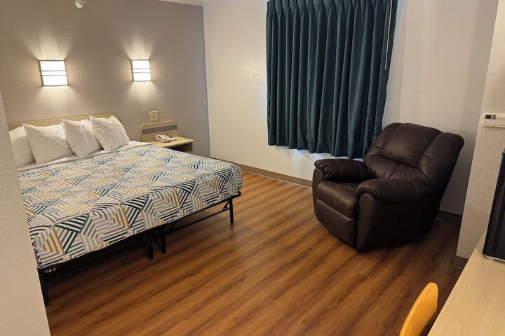 Room 12 of 16