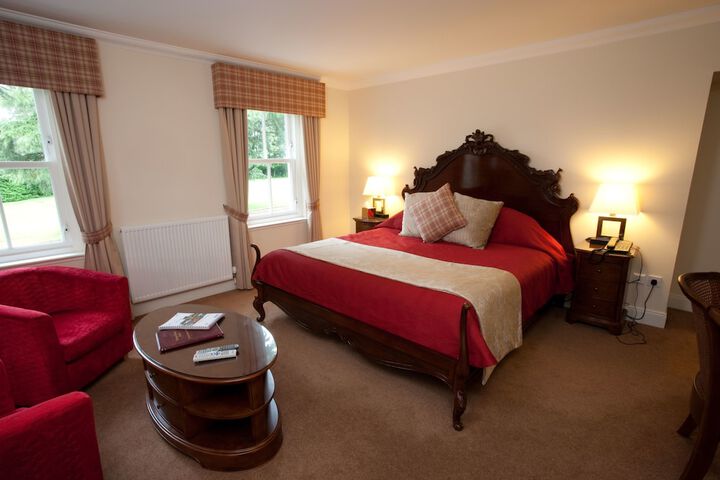 Room 4 of 100