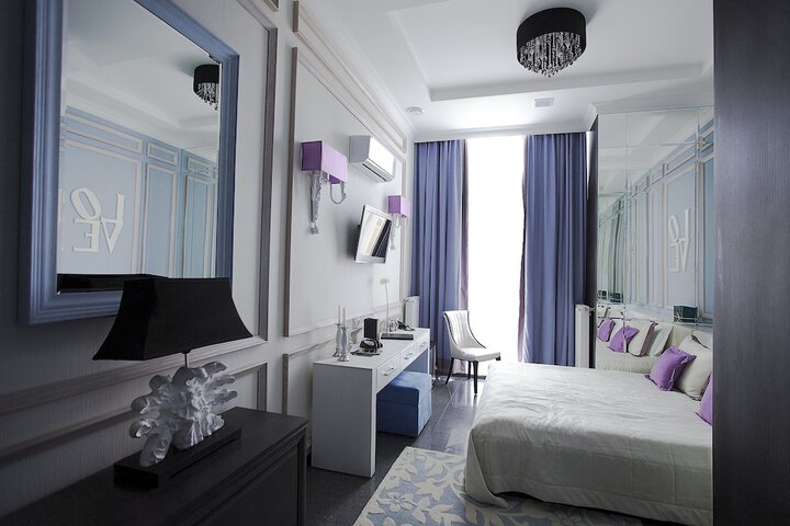 Room 8 of 43