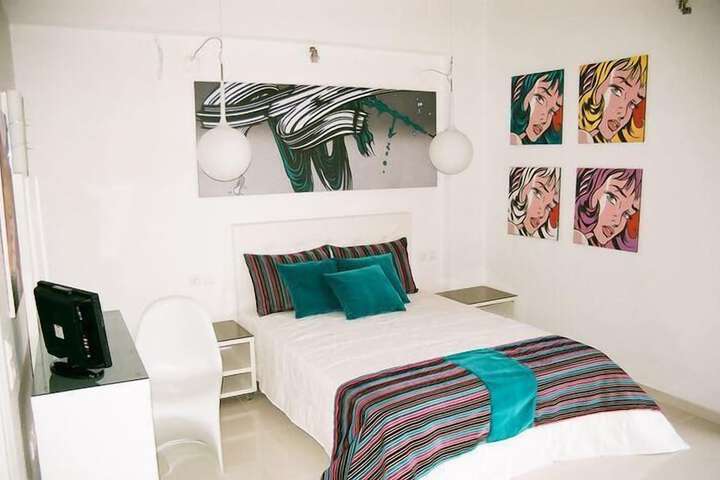 Room 10 of 86