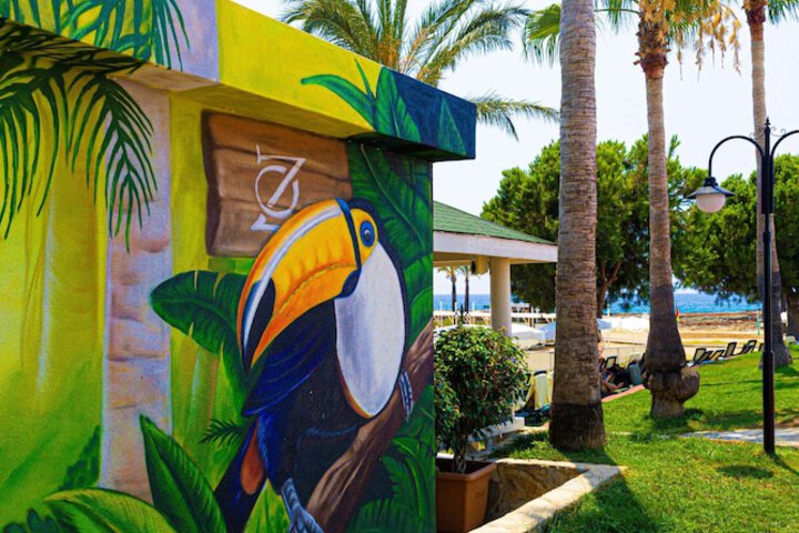 Hotel Exterior 335 of 552