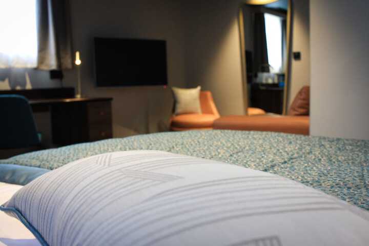 Room 11 of 38