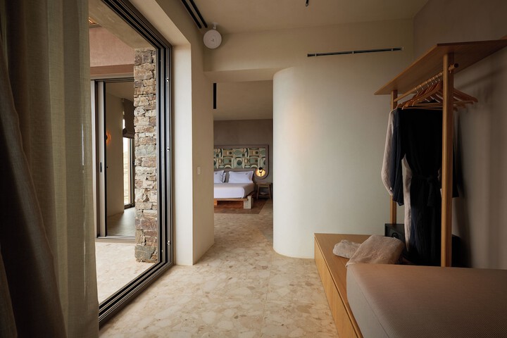 Room 33 of 157