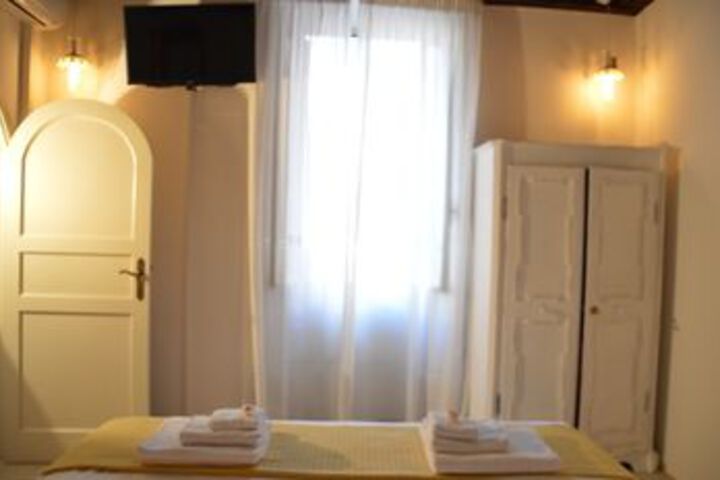 Room 10 of 24