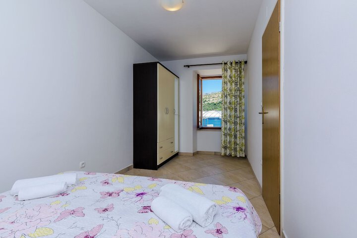 Room 4 of 101