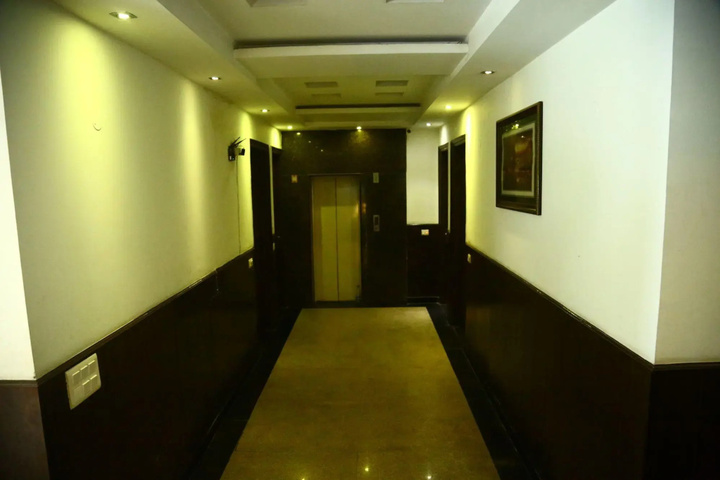 Room 7 of 13