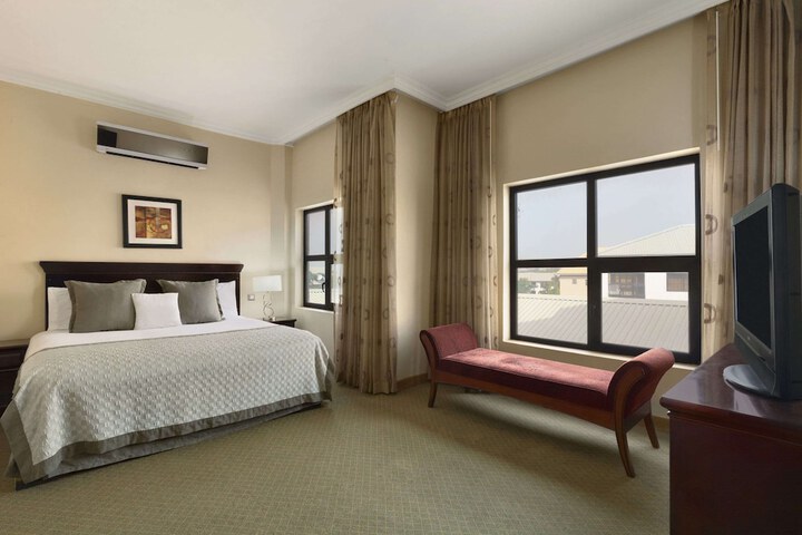 Room 26 of 90