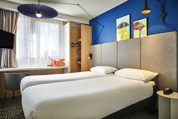 Room 14 of 104