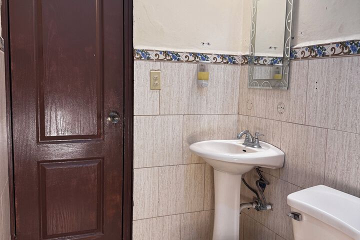 Room 4 of 28