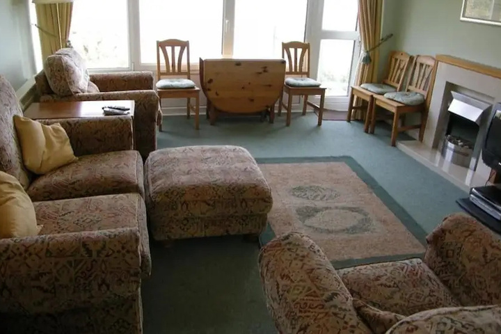 Room 8 of 9