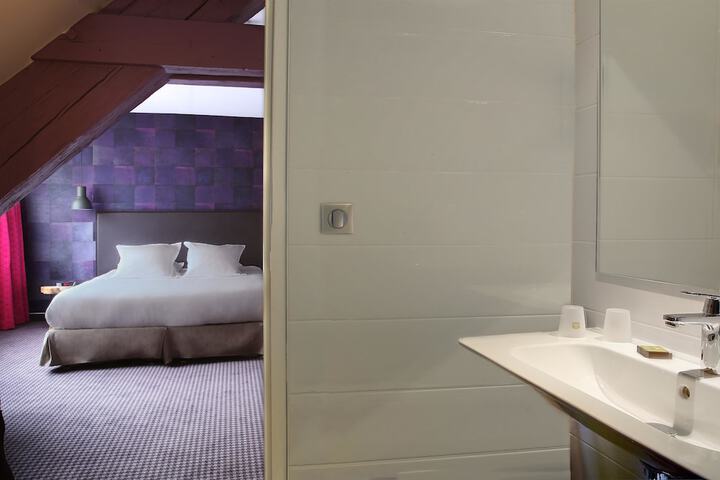 Room 13 of 80