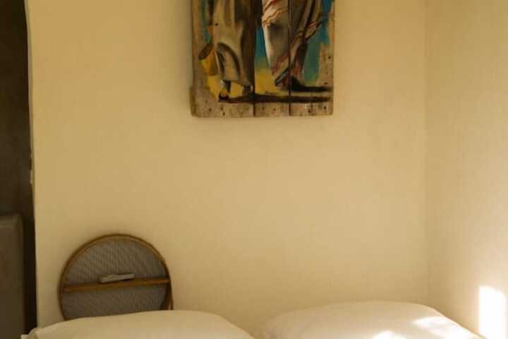 Room 12 of 62