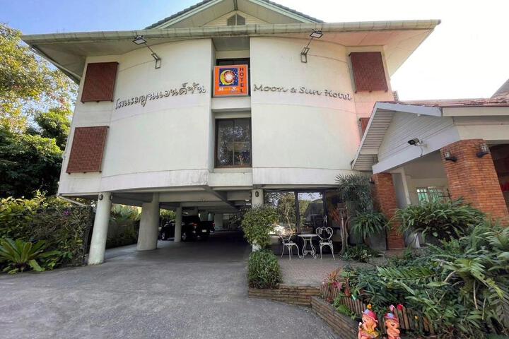Moon and Sun Hotel