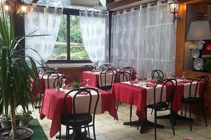 Dining 42 of 53