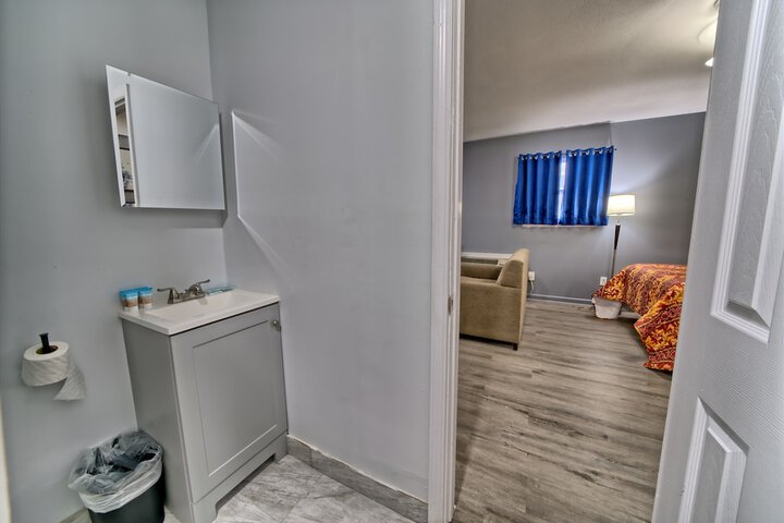 Family Studio 4 Bunk Beds 2 Queen Beds Sofa Kitchenette Accessible (13 of 14)