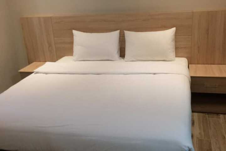 Room 16 of 32
