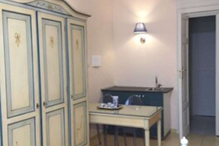 Room 34 of 48
