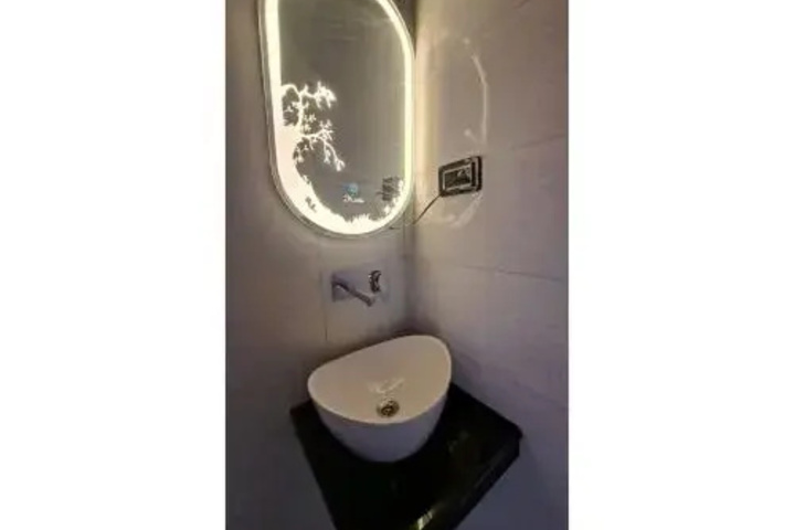 Room 11 of 25