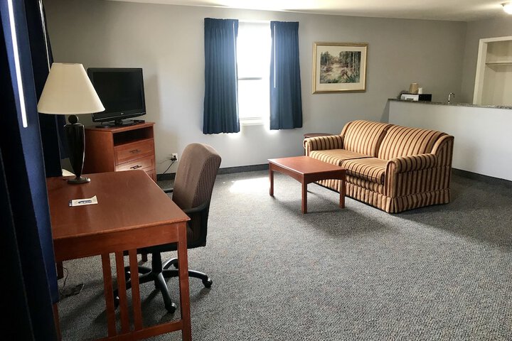 1 King Bed (6 of 12)