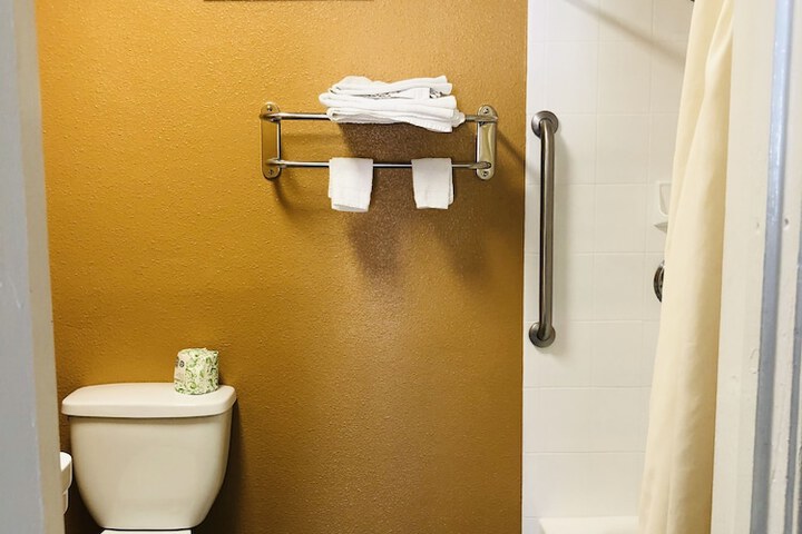 Room 32 of 59