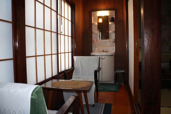 Room 6 of 50