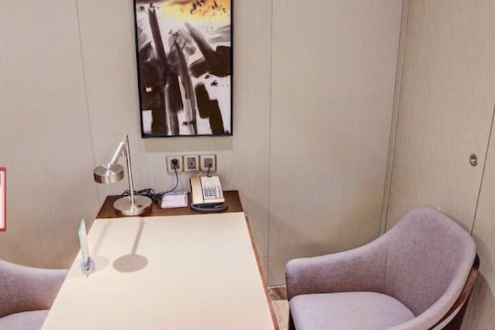 Room 17 of 39