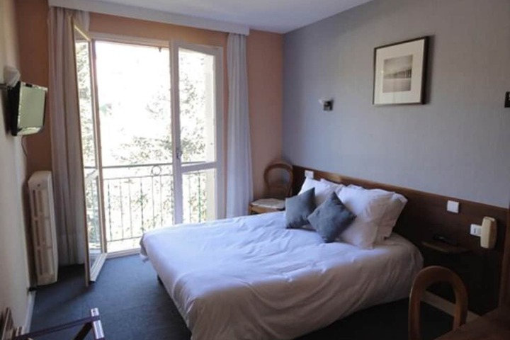 Room 5 of 76