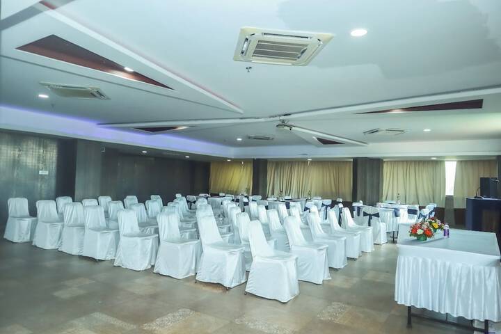 Ballroom/Hall 49 of 57