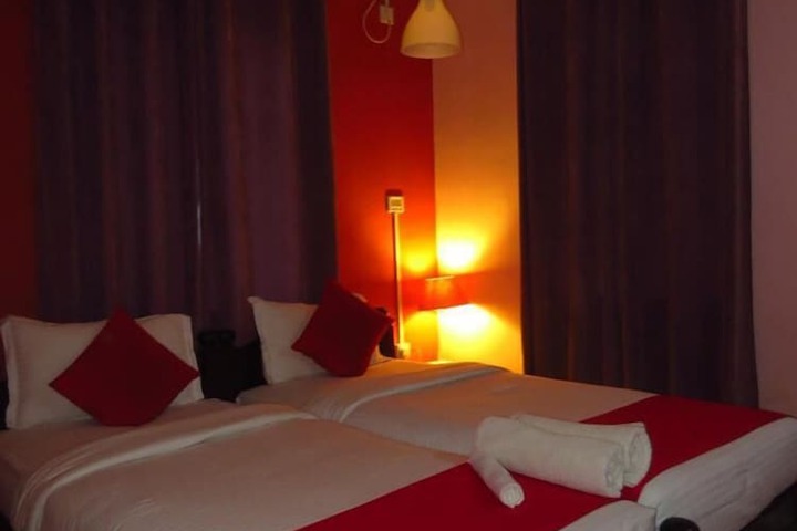 Room 3 of 10