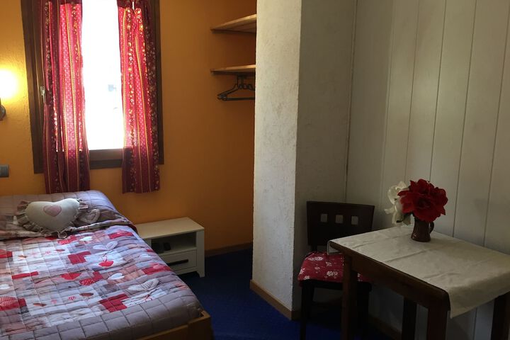 Room 2 of 17