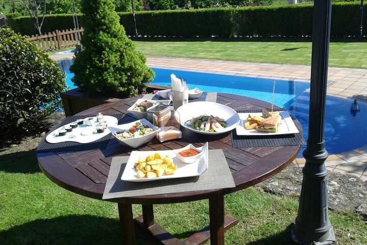 Dining 12 of 19