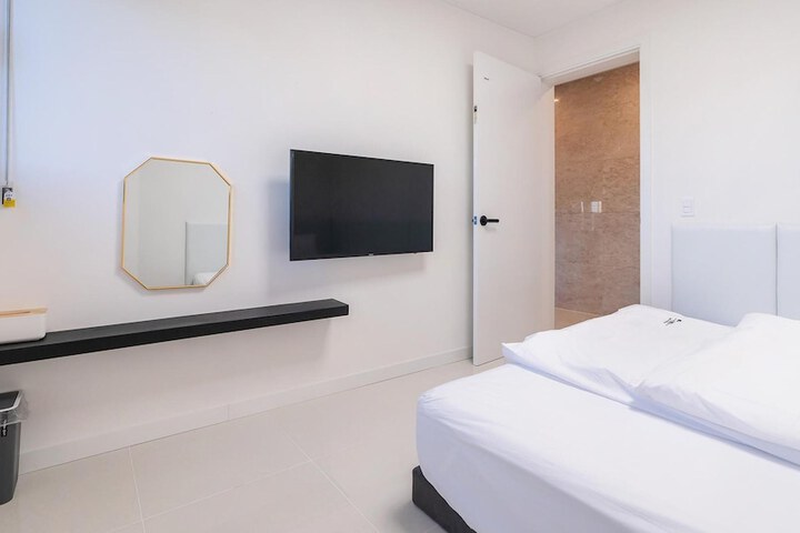 Room 166 of 188