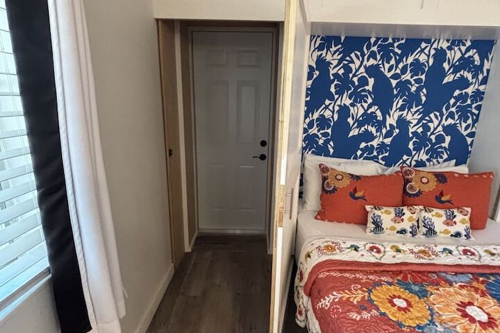 Room 27 of 98