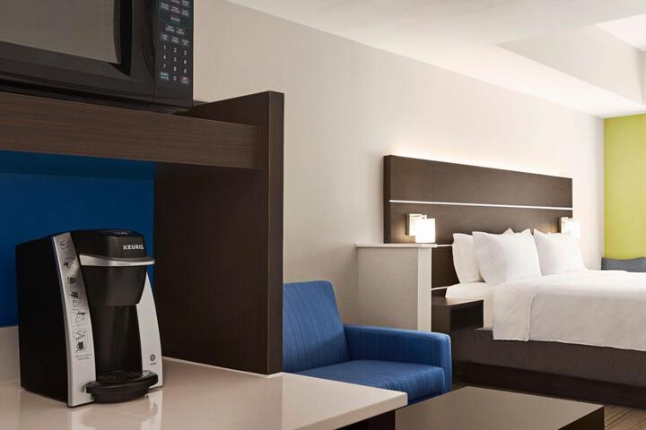 1 King Bed Suite (2 of 11)