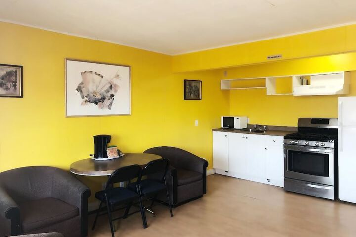 Room 14 of 33